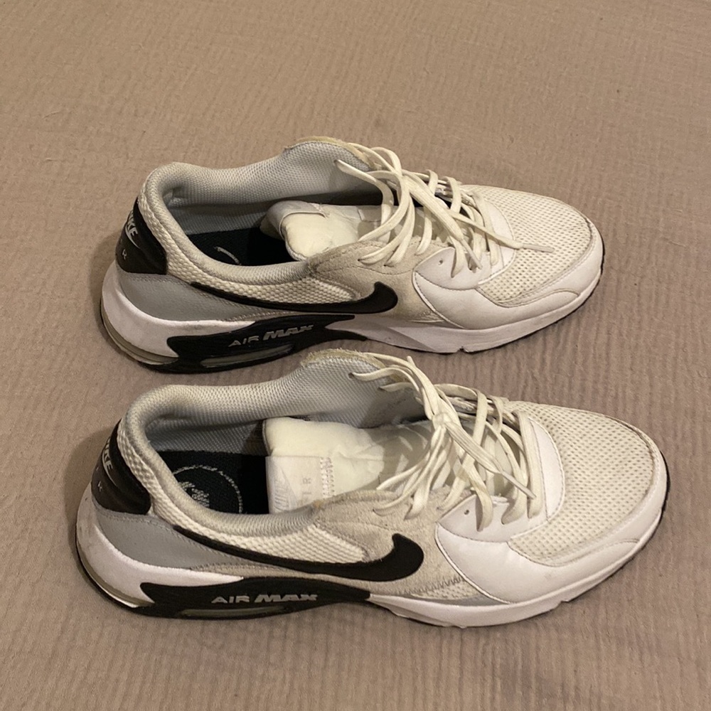 Nike Air Max White and Black Sneakers. Size 11 - Picture 4 of 7